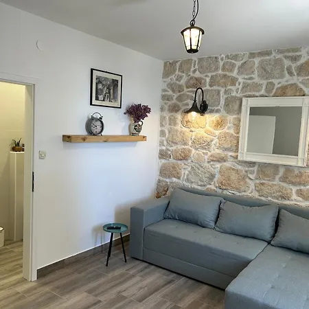 Gæstehus House Pantovcak, Secluded Stone House With Heated Pool And Unique View Rab Town