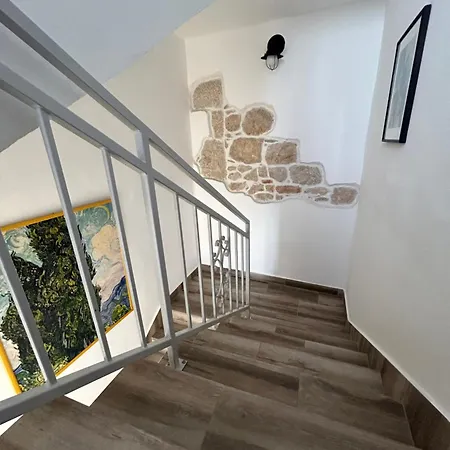 Gæstehus House Pantovcak, Secluded Stone House With Heated Pool And Unique View