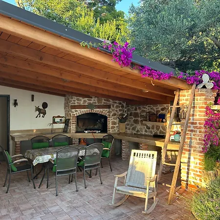 Gæstehus House Pantovcak, Secluded Stone House With Heated Pool And Unique View
