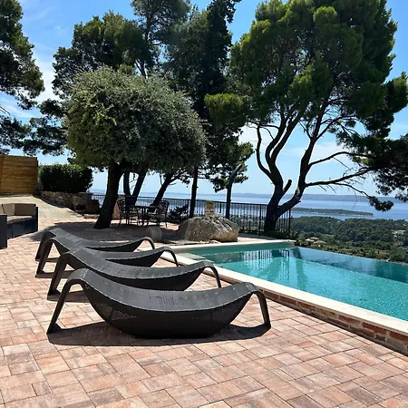 Gæstehus House Pantovcak, Secluded Stone House With Heated Pool And Unique View Rab Town