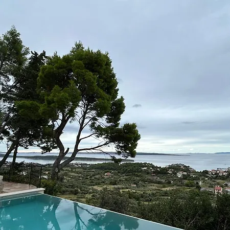House Pantovcak, Secluded Stone House With Heated Pool And Unique View *