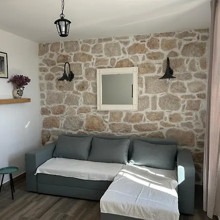 House Pantovcak, Secluded Stone House With Heated Pool And Unique View Gæstehus *