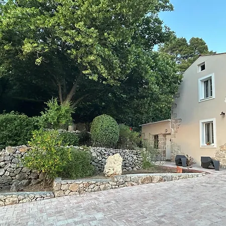 House Pantovcak, Secluded Stone House With Heated Pool And Unique View *