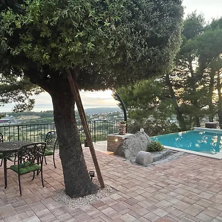 House Pantovcak, Secluded Stone House With Heated Pool And Unique View Casa de hóspedes