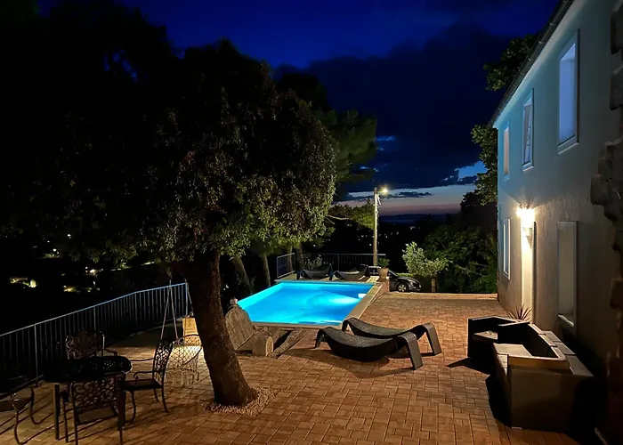 House Pantovcak, Secluded Stone House With Heated Pool And Unique View Gasthof Rab Town