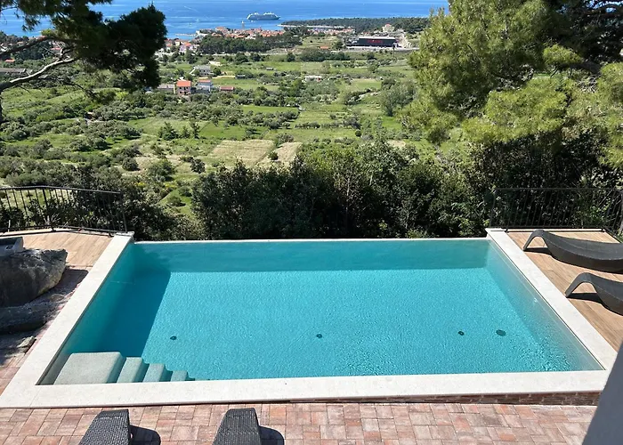 House Pantovcak, Secluded Stone House With Heated Pool And Unique View 4*