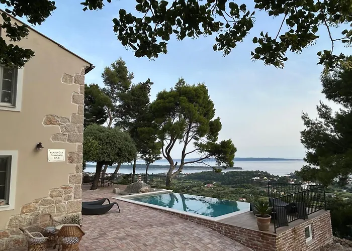 House Pantovcak, Secluded Stone House With Heated Pool And Unique View 4* Rab Town