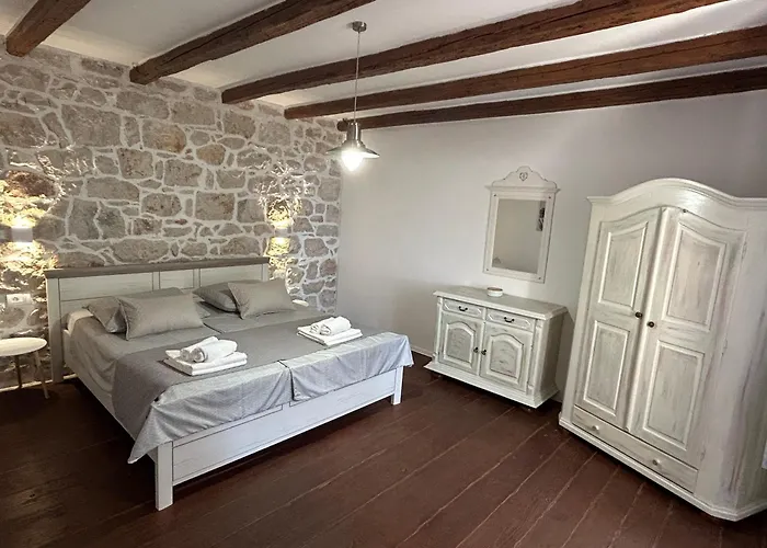 House Pantovcak, Secluded Stone House With Heated Pool And Unique View 4*