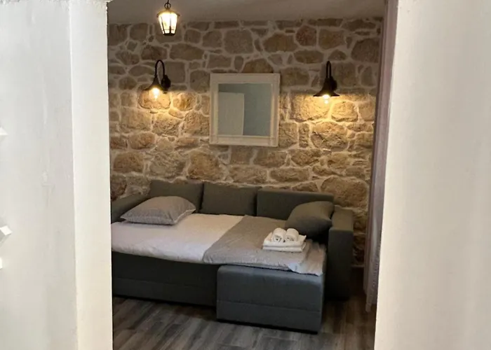 Gasthof House Pantovcak, Secluded Stone House With Heated Pool And Unique View