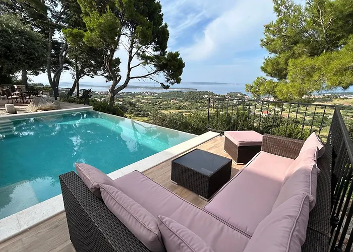 Vendégház House Pantovcak, Secluded Stone House With Heated Pool And Unique View 4*