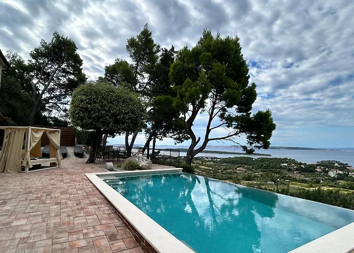 House Pantovcak, Secluded Stone House With Heated Pool And Unique View Vendégház 4*