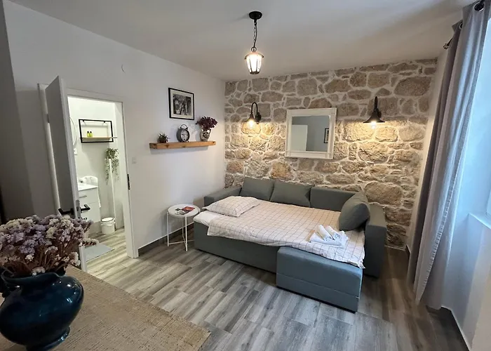 House Pantovcak, Secluded Stone House With Heated Pool And Unique View 4* Rab Town