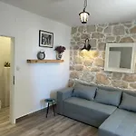 Gæstehus House Pantovcak, Secluded Stone House With Heated Pool And Unique View Rab Town