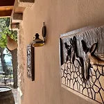 House Pantovcak, Secluded Stone House With Heated Pool And Unique View Gæstehus 4*