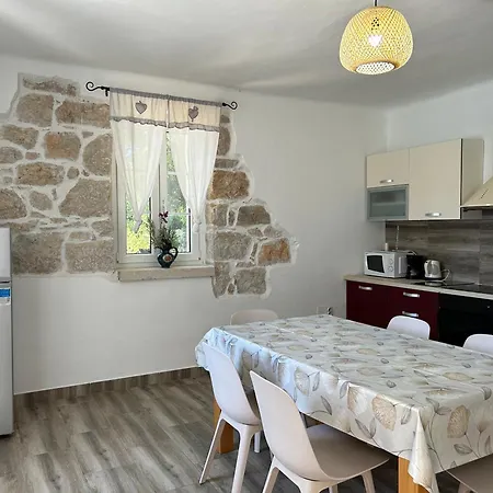 Gasthof House Pantovcak, Secluded Stone House With Heated Pool And Unique View *