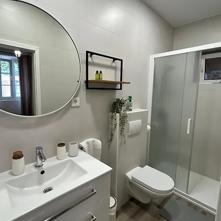 Gasthuis House Pantovcak, Secluded Stone House Without Other Guests,with Heated Pool And Unique View Rab Town