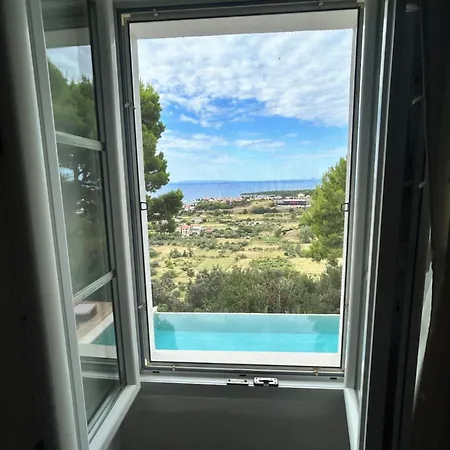 House Pantovcak, Secluded Stone House Without Other Guests,with Heated Pool And Unique View Rab Town