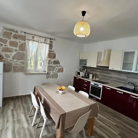 Gasthuis House Pantovcak, Secluded Stone House Without Other Guests,with Heated Pool And Unique View
