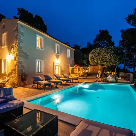 House Pantovcak, Secluded Stone House Without Other Guests,with Heated Pool And Unique View Gasthuis