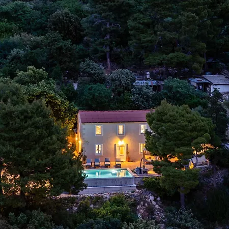 Gasthuis House Pantovcak, Secluded Stone House Without Other Guests,with Heated Pool And Unique View Rab Town
