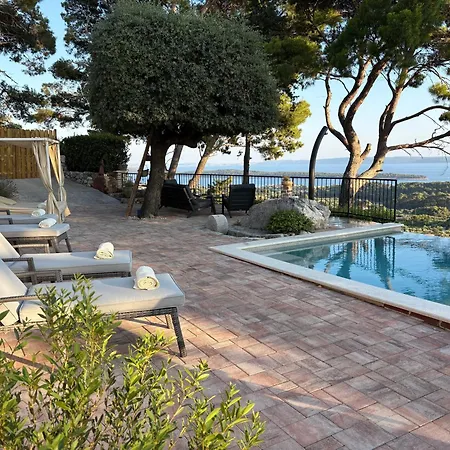 Konukevi House Pantovcak, Secluded Stone House Without Other Guests,with Heated Pool And Unique View Rab Town