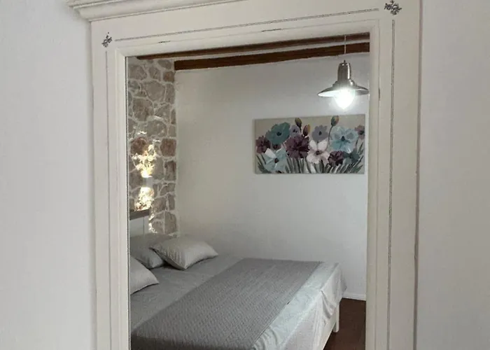 House Pantovcak, Secluded Stone House With Heated Pool And Unique View 4* Rab Town